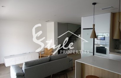 Adosados de obra nueva en venta en Santiago de Ribeira, Murcia, España.ON1560