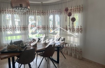 Купить виллу с бассейном и частным садом в Кайоса дел Сегура, Ориуэла Коста. ID 6048