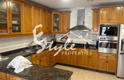 Купить виллу с бассейном и частным садом в Кайоса дел Сегура, Ориуэла Коста. ID 6048