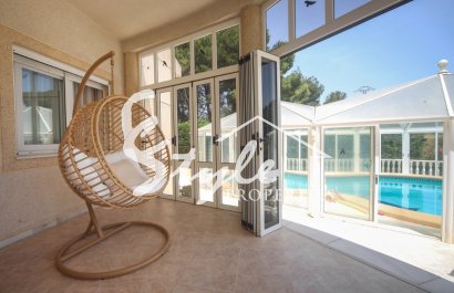 Продается вилла в классическом стиле недалеко от пляжа в Кампоаморе, Коста Бланка, Испания. ID1722