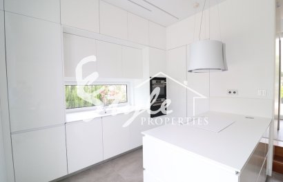 Buy luxury villa with garden and pool, in Las Colinas Golf & Country Club, Villamartín, Orihuela Costa. id 6050