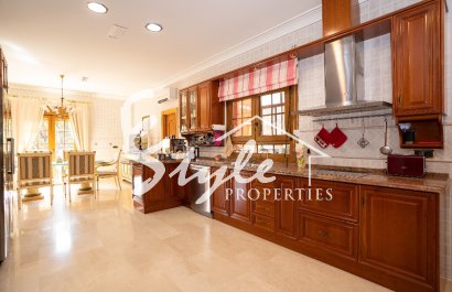 Вторичное жилье - Вилла - Кампоамор