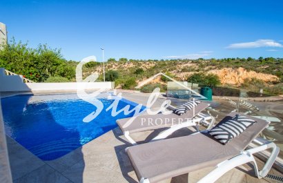 На продажу вилла в Лас Рамблас гольф, Ориуэла Коста, Коста Бланка, Испания. ID1723