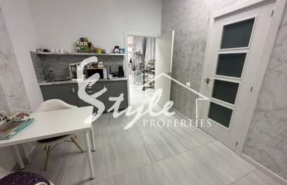 Se vende negocio rentable en zona popular de La Zenia, Costa Blanca, España. ID091