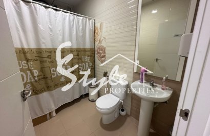 Se vende negocio rentable en zona popular de La Zenia, Costa Blanca, España. ID091