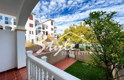 На продажу таунхаус  3 спальни у моря в Пунта Прима, Ориуэла Коста, Коста Бланка, Испания