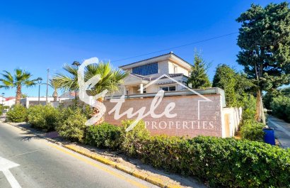 For sale villa with private pool few steps from the beach in La Mata, Costa Blanca,Spain. ID1718