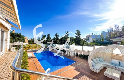 For sale villa with private pool few steps from the beach in La Mata, Costa Blanca,Spain. ID1718