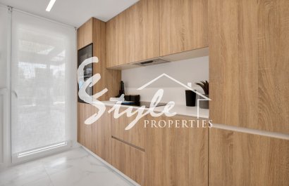 New build beachside apartments for sale in Torrevieja, Alicante, Costa Blanca, Spain ON1493_3