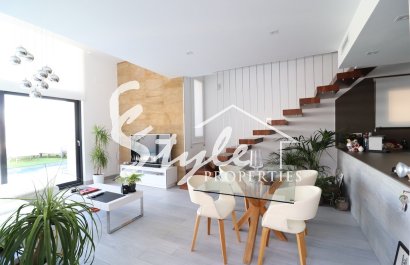 Buy Villa with pool in Costa Blanca close to sea in Lomas de Cabo Roig, Orihuela Costa. ID: 6130