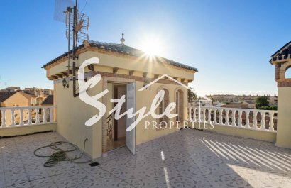 Купить шале с 5 спальнями недалеко от моря в Ла Флорида, Ориуэла Коста. ID 6155