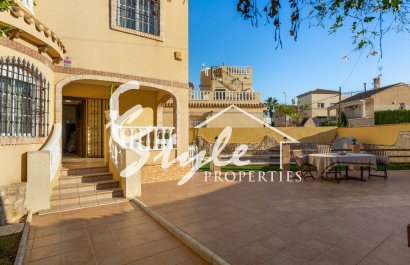 Купить шале с 5 спальнями недалеко от моря в Ла Флорида, Ориуэла Коста. ID 6155