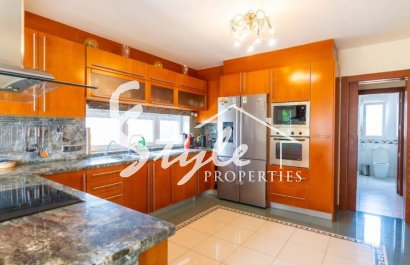 Продается вилла с садом и бассейном в Торревьехе. ID 1814