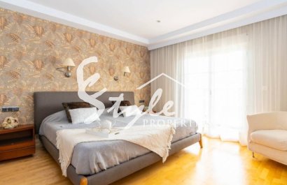 Продается вилла с садом и бассейном в Торревьехе. ID 1814