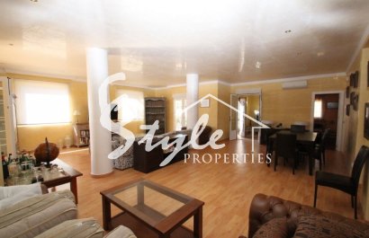 Купить виллу рядом с морем в Ломас де Кабо Роиг, Ориуэла Коста на Коста Бланке. ID 6167