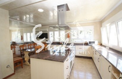 Купить виллу рядом с морем в Ломас де Кабо Роиг, Ориуэла Коста на Коста Бланке. ID 6167