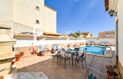 Resale - Villa - Punta Prima