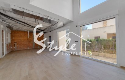 Villa de obra nueva en venta en Punta Prima, Costa Blanca, España. ON1460