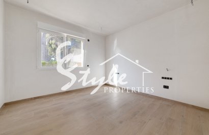 Villa de obra nueva en venta en Punta Prima, Costa Blanca, España. ON1460