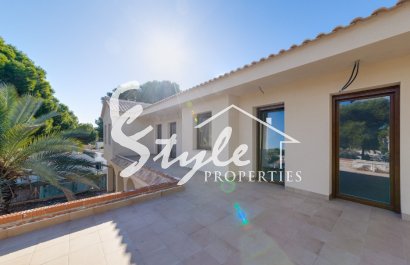 Villa de obra nueva en venta en Punta Prima, Costa Blanca, España. ON1460