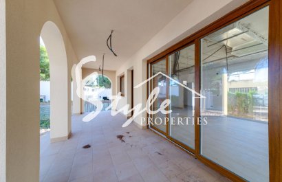 Villa de obra nueva en venta en Punta Prima, Costa Blanca, España. ON1460