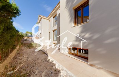 Villa de obra nueva en venta en Punta Prima, Costa Blanca, España. ON1460