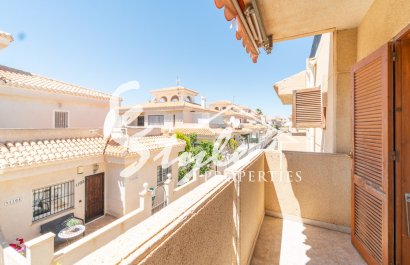 Купить красивый таунхаус в жилом комплексе на Playa Flamenca - Торревьеха. ID 6185