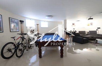 Купить большую виллу в Сьюдад-Кесада на Коста Бланке. ID 6219