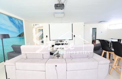 Купить большую виллу в Сьюдад-Кесада на Коста Бланке. ID 6219