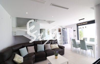 Купить виллу около моря в Сан-Мигель-де-Салинас. ID 6226