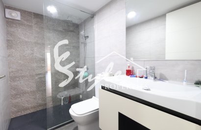 Resale - Semi - Detached Villa - Torrevieja