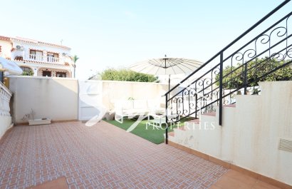 Resale - Semi - Detached Villa - Torrevieja