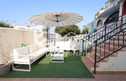 Resale - Semi - Detached Villa - Torrevieja