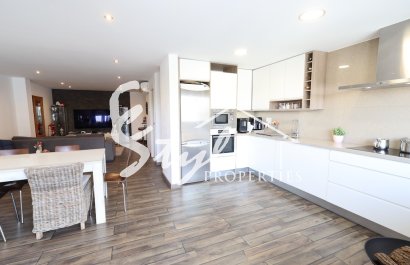 Buy semidetached house with garden and pool in Torrevieja, Torrealmendros. ID 6230