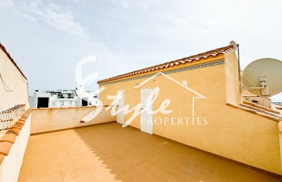 Продается квартира на верхнем этаже с видом на море в Синьюэлика, Пунта Прима, Коста Бланка. ID3557