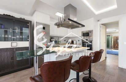 Купить таунхаус с садом и бассейном в Лос Балконес, Торревьеха. ID 6250