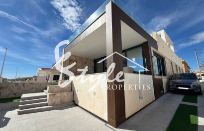 Купить виллу на первой линии пляжа и с выходом к средиземному морю на Коста Бланке. La Mata Playa. ID 6256