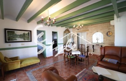 В Лос Дольсес купить отдельную виллу рядом с полем для гольфа в Вильямартин. ID: 6267