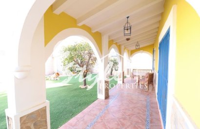 В Лос Дольсес купить отдельную виллу рядом с полем для гольфа в Вильямартин. ID: 6267