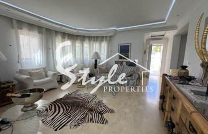 Продается вилла напротив полей для гольфа в Лас-Рамблас, Ориуэла-Коста, Испания. ID1440