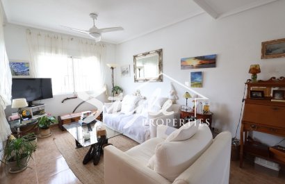 Buy villa with pool in Playa Flamenca, near the sea and close to the beaches of Orihuela Costa. ID: 6283