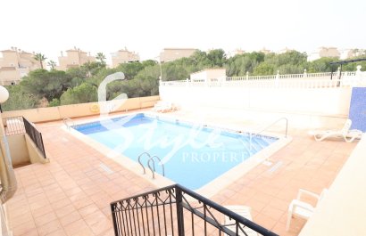 Buy villa with pool in Playa Flamenca, near the sea and close to the beaches of Orihuela Costa. ID: 6283