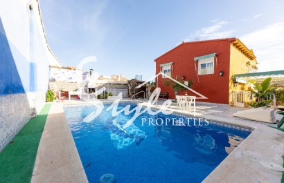 For sale detached villa close to the beach in Punta Prima, Costa Blanca, Spain. ID1882