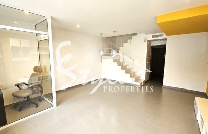 Buy townhouse with garden and pool in Torrevieja. ID 6300