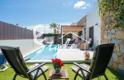 Купить виллу рядом с морем в Ломас де Кабо Роиг, Ориуэла Коста на Коста Бланке. ID 6307