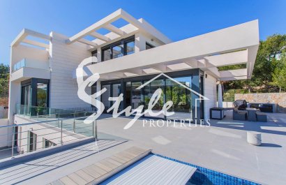 В продаже стильная вилла в  Лас-Колинас, Вилламартин, Ориуэла Коста, Коста Бланка, Испания. iВ2802