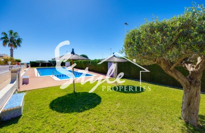 Продается дом c собственным гаражом в Лос Дольсес, Ла Зения, Ориуэла Коста. ID1927