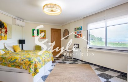 Продается просторная вилла с 4 спальнями в Альгорфе, Коста Бланка, Испания. ID1929