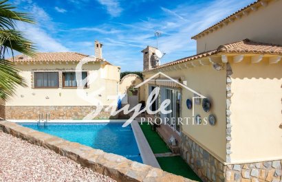 Продается просторная вилла с 4 спальнями в Альгорфе, Коста Бланка, Испания. ID1929