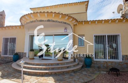 Продается просторная вилла с 4 спальнями в Альгорфе, Коста Бланка, Испания. ID1929